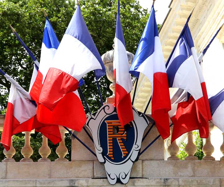 Helping you with various administrative issues in France, from the tax man to French authorities and companies. Personal income tax return, Social security/healthcare application, Driving licence exchange, Small business set-up